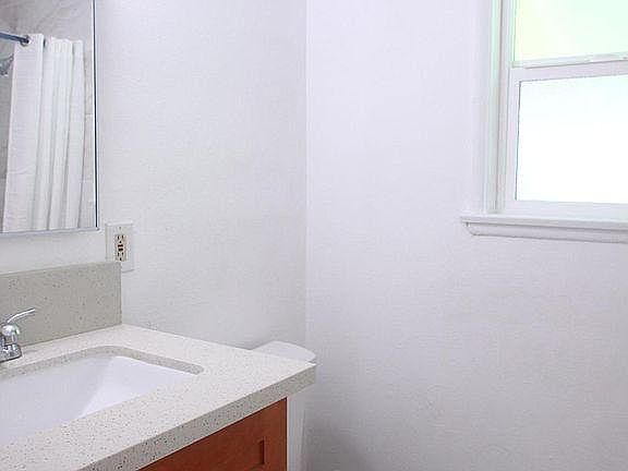 2nd image of 152 W 219th St