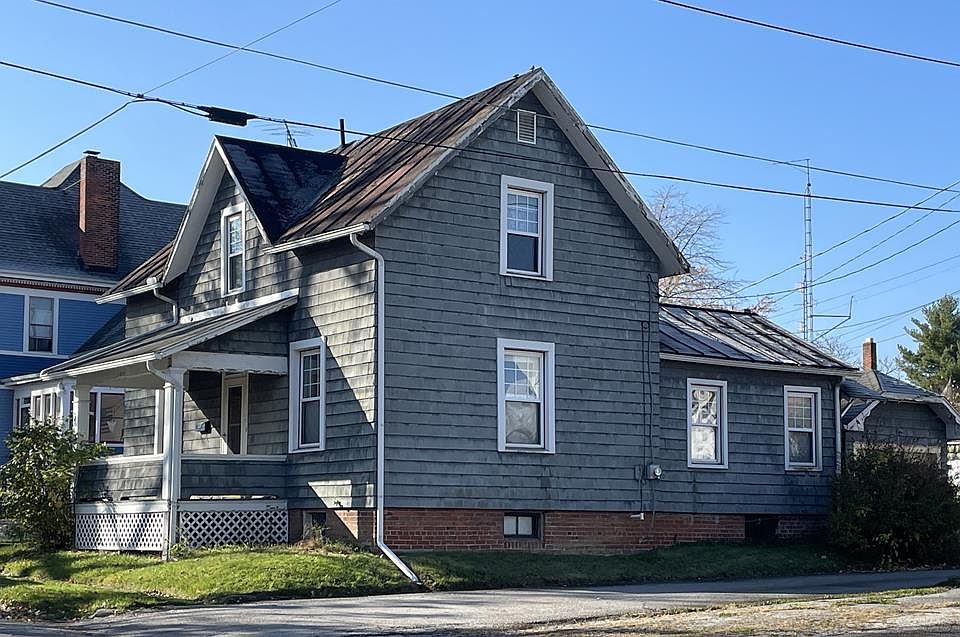 1st image of 121 Iron St