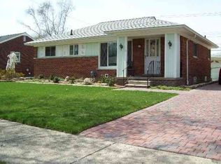 1009 Chippewa St, Mount Clemens, MI 48043