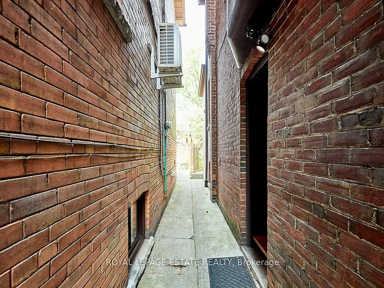 120 Grenadier Rd #LOWER — Photo 34