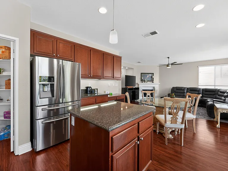 35920 Devonshire Ln — Photo 12