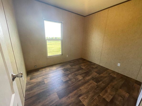 79 Eureka Lake Rd, Eureka, KS 67045