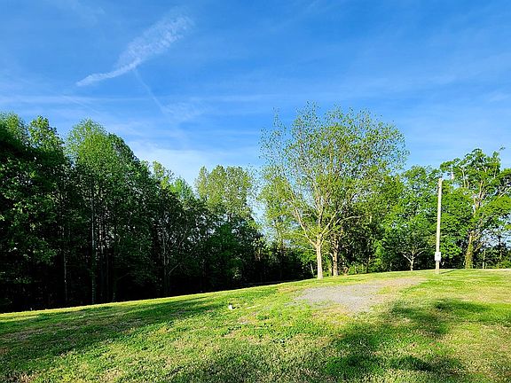 5th image of 15044 Tucker Ridge Rd