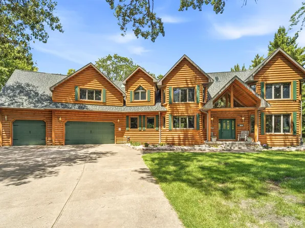 W5596 Hiwela Dr, Wild Rose, WI 54984