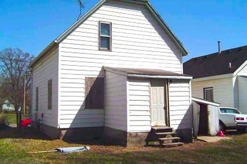 2nd image of 211 Manson St