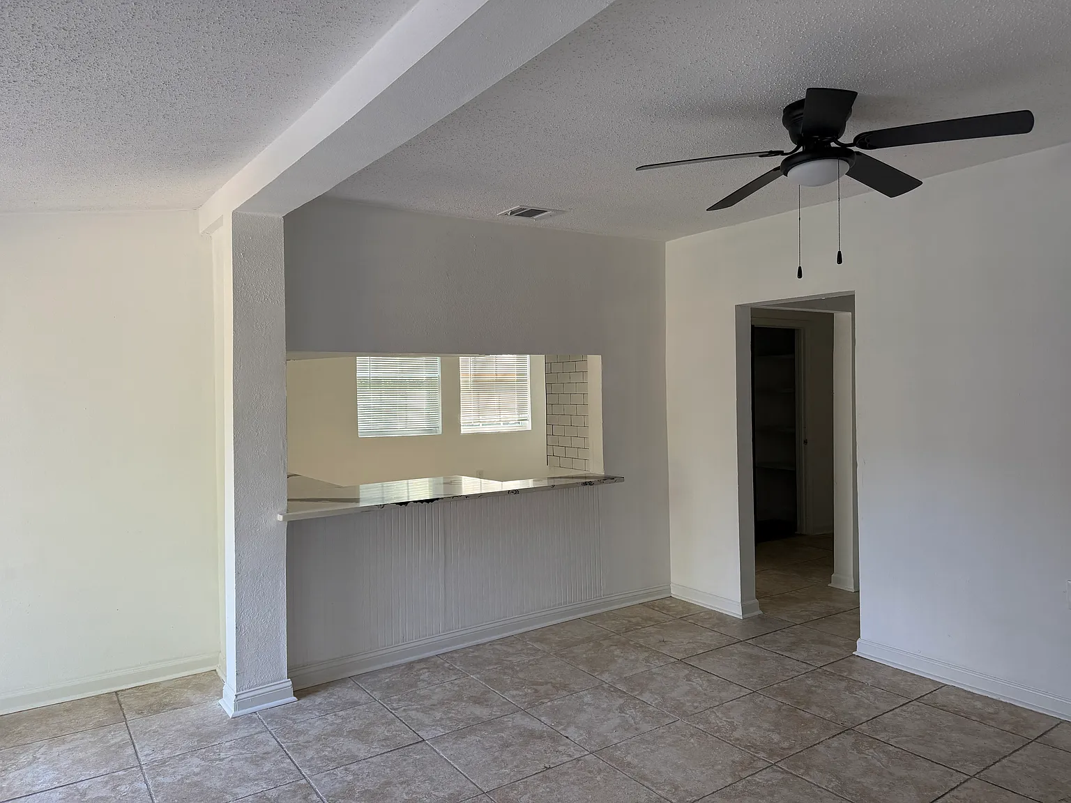 3 bed, 1600 sqft, $1,500 — Photo 3