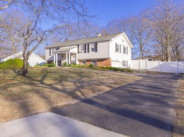 41 Wedgewood Drive, Coram, NY 11727