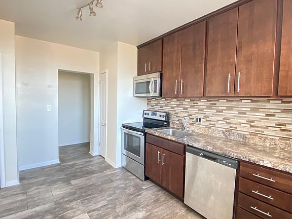 4th image of 3933 N Clarendon Ave #Penthouse