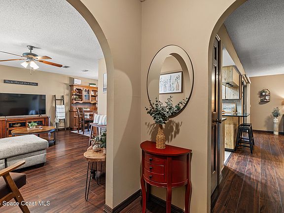 5th image of 610 Cypress Ct