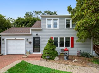 614 Algonquin Rd, Fox River Grove, IL 60021