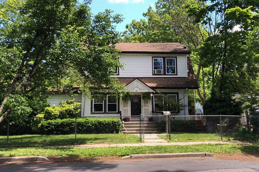 1st image of 18 Hotchkiss Pl