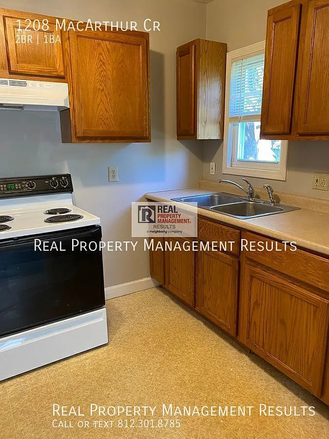 *Summer Special* First Month's Rent Free - Well Laid Out East Side Duplex with Practical Amenities — Photo 4