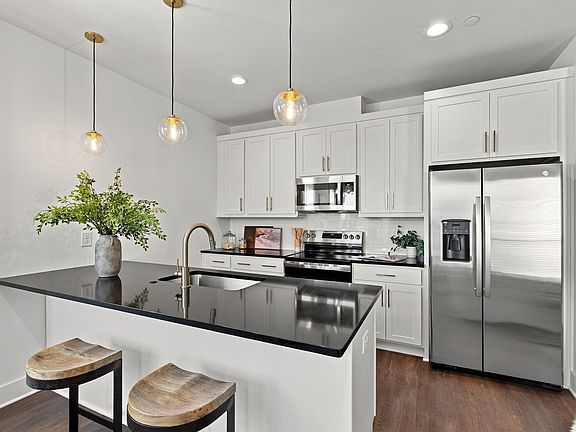 4th image of 505 Community Ct #202
