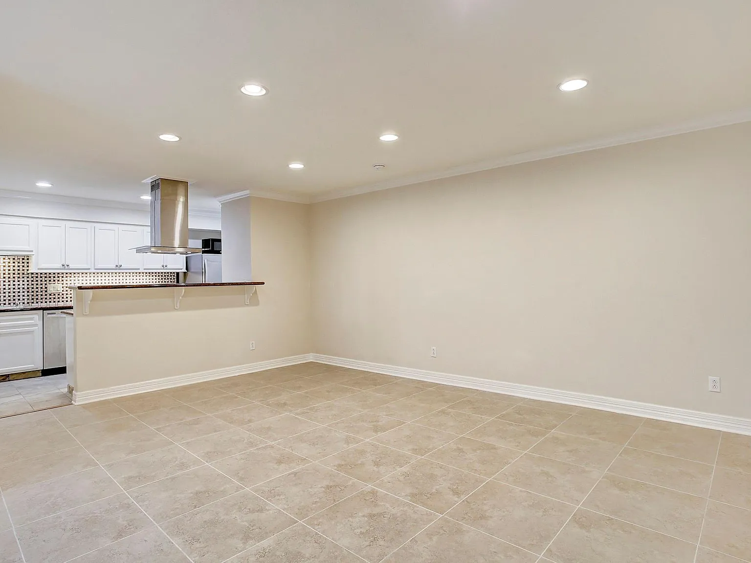 1 bed, 1.0 bath, 758 sqft, $1,350 — Photo 4