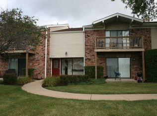 1132 Hinswood Dr APT 103, Darien, IL 60561