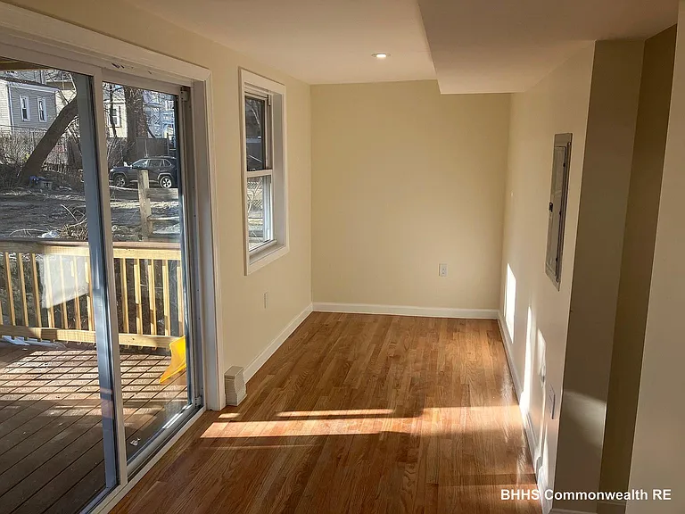 83 Moreland St — Photo 10