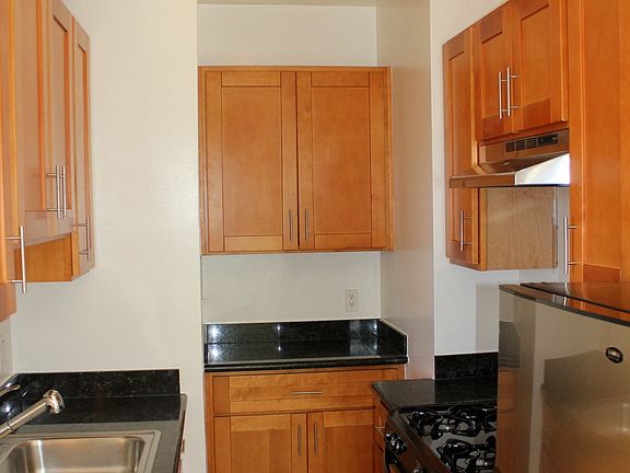 3rd image of 1035 Pine St APT 506