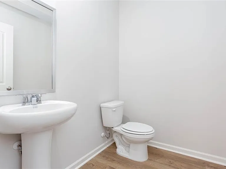 131 Landsdowne Way — Photo 8