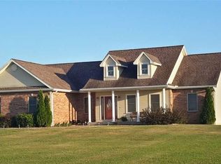 27400 Clover Dr, Sedalia, MO 65301