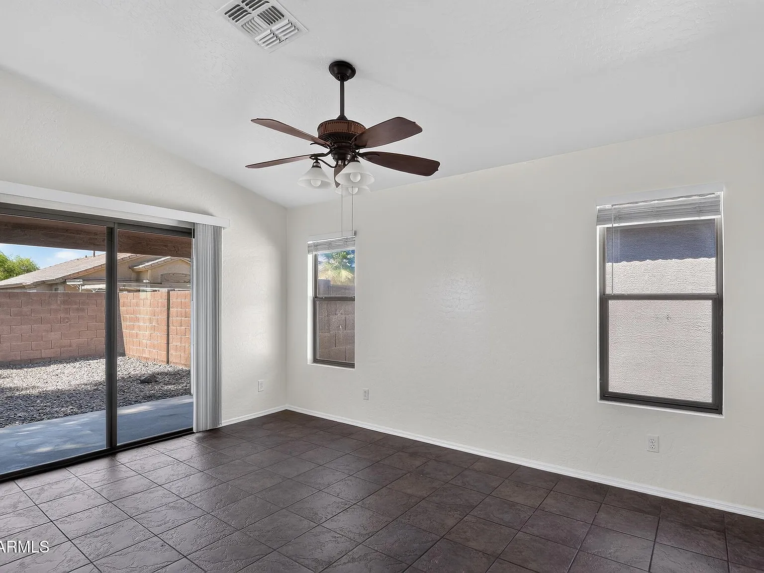 3 bed, 2.0 bath, 1599 sqft, $2,140 — Photo 4