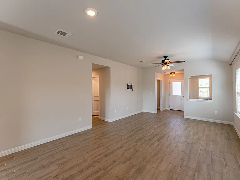 8209 McKamy Dr — Photo 5