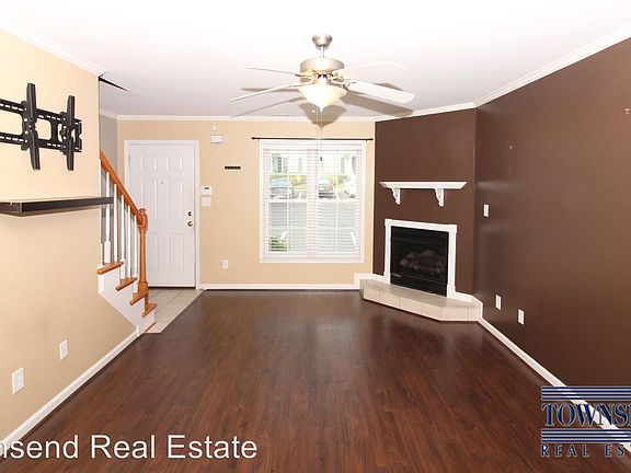 3rd image of 404 Cityview Ln