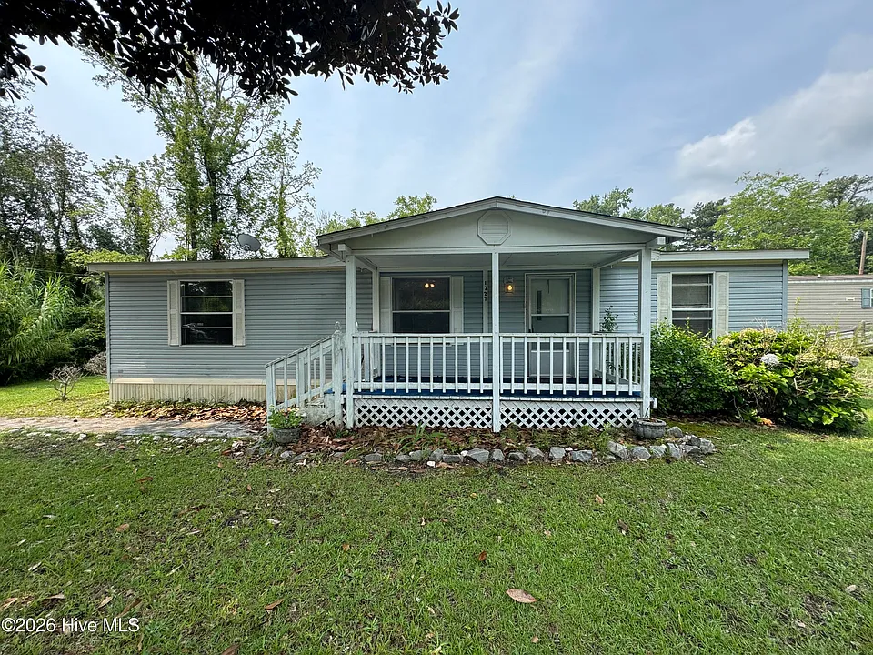 1227 Village Rd NE