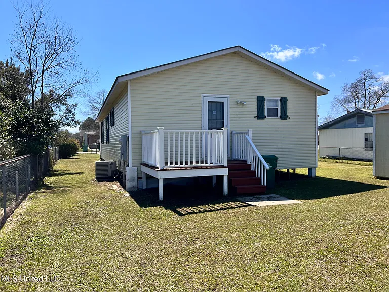 605 Victoria St — Photo 11