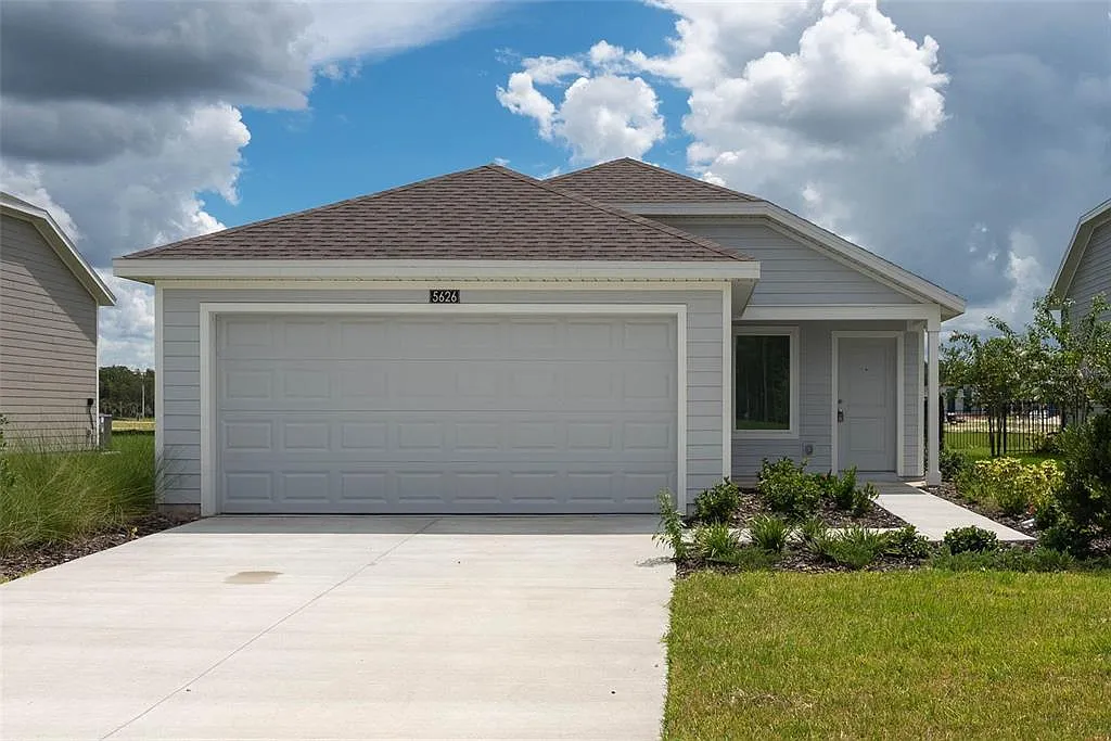 4 bed, 2.0 bath, 1600 sqft, $2,095 — Photo 1