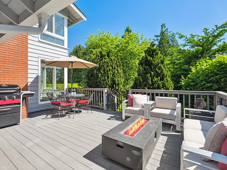3089 W Lake Sammamish Pkwy NE — Photo 2