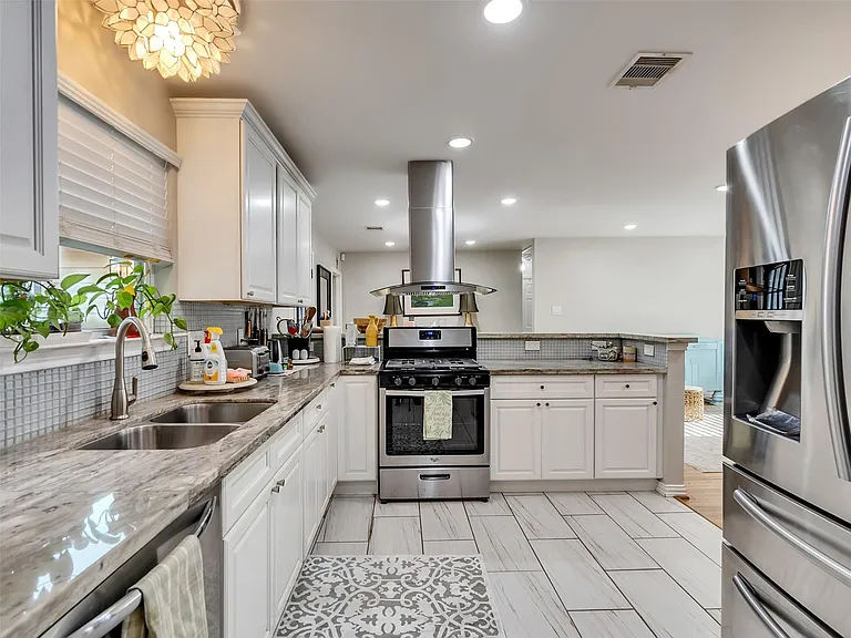 10309 Chesterfield Dr — Photo 4