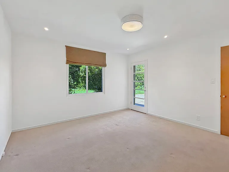 950 Olive St — Photo 31