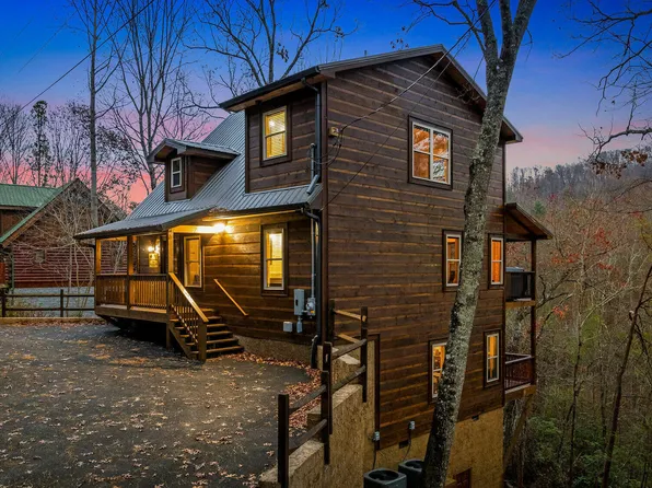 1828 Beach Front Dr, Sevierville, TN 37876