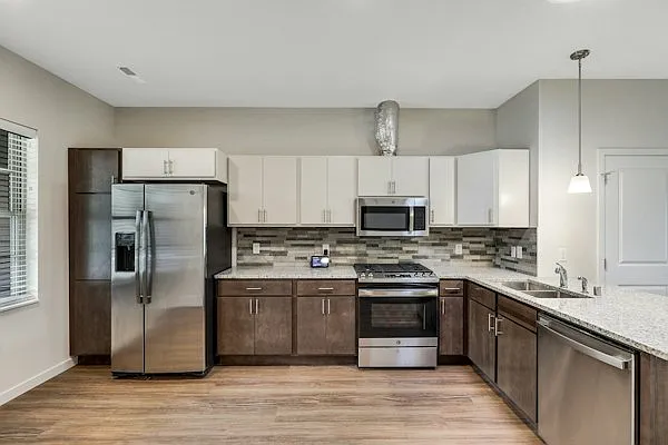 Victoria Apartments — Photo 1