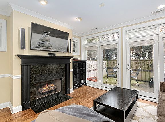 2nd image of 516 W Oakdale Ave