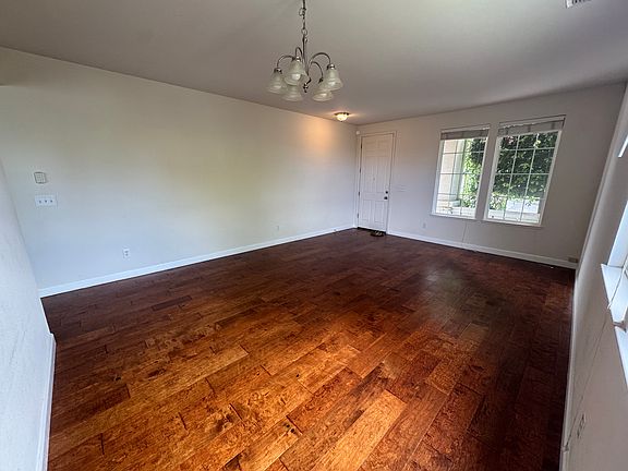 3rd image of 298 Cambridge Ln