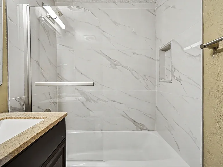 2285 Peachtree Rd NE — Photo 10