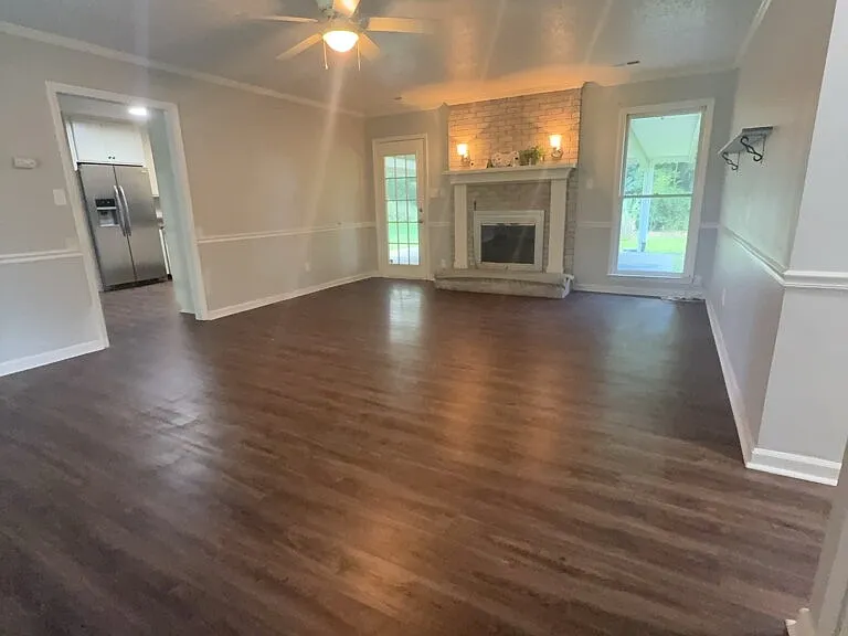 135 Yates Ln — Photo 2