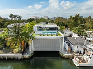 641 NW 7th Street Rd, Miami, FL 33136