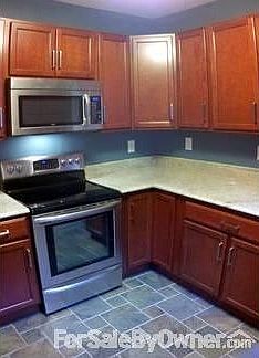 4th image of 82 Hopkins St