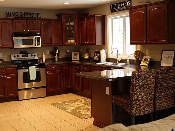 5th image of 150 Maura Ln