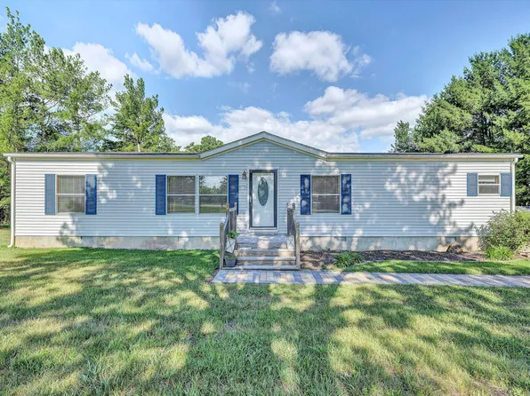 8755 Rocky Ford Rd, Moneta, VA 24121