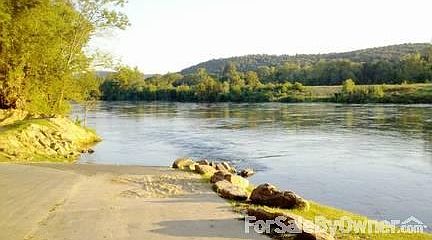 Boat launch on White River
						:
						A short walk to the state-maintained boat launch on White River