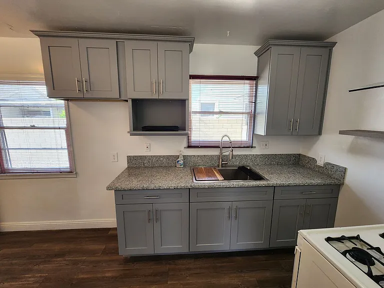 1802 N Pershing Ave — Photo 5