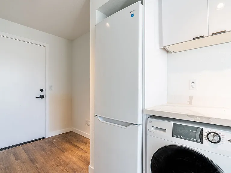 Beautiful Brand New Boutique Apartment Community — Photo 21