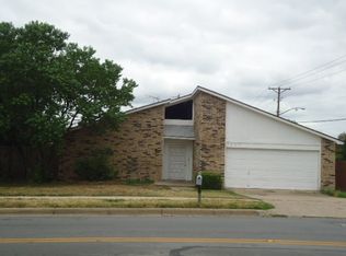 7037 Woodway Dr, Fort Worth, TX 76133