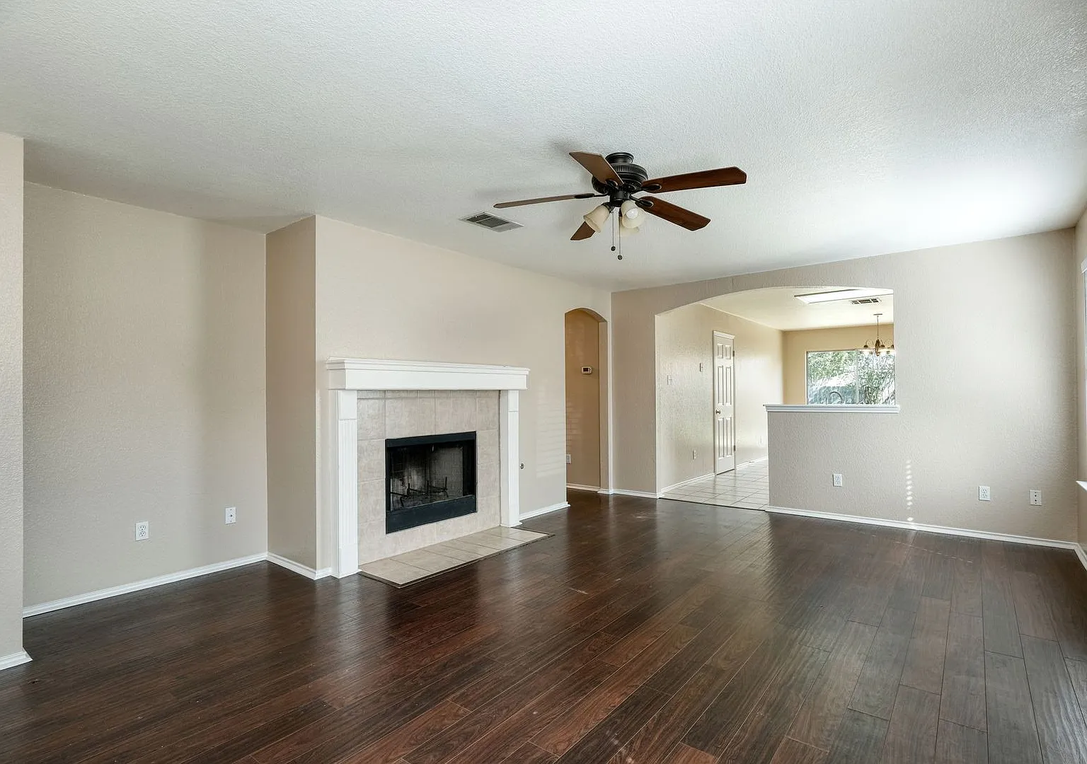 Nice 3B/2B in Spring Branch with spacious floorplan! — Photo 3