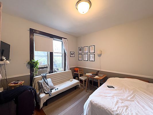 2nd image of 42 Bank St APT 33