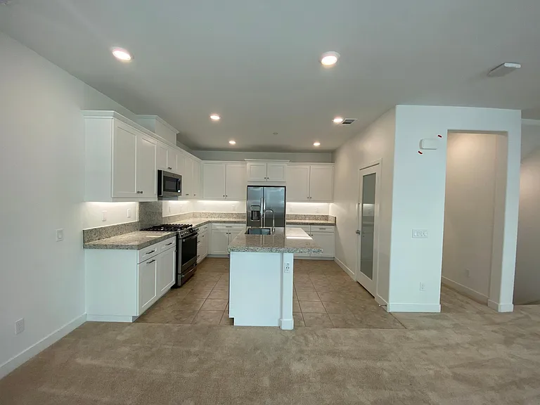 307 Carmona — Photo 7