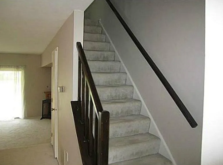 239 Hampshire Ct — Photo 6